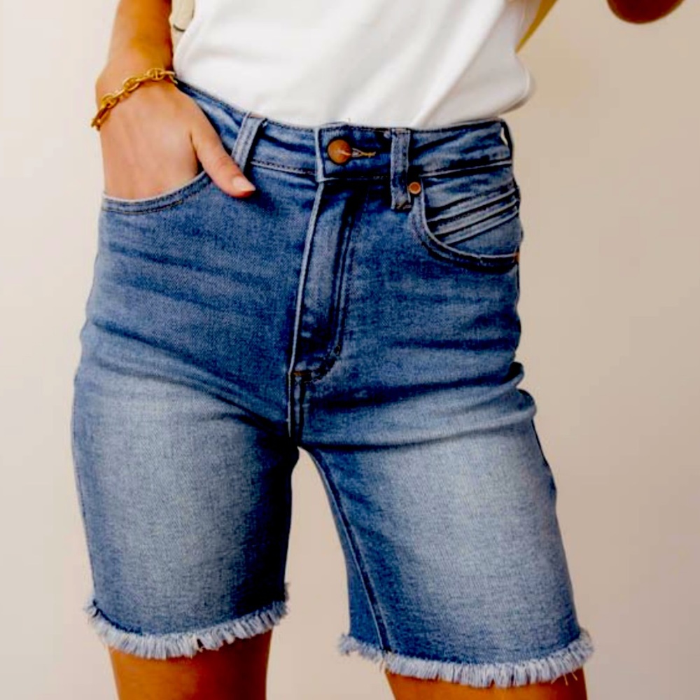Böhme • new never worn • size 24 • Cori Frayed High Waisted Shorts • Med blue